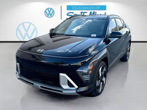 Used 2024 Hyundai Kona Limited image 3