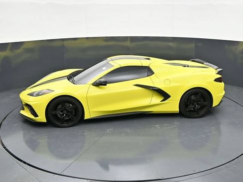 Used 2022 Chevrolet Corvette Stingray Premium Conv w/ Z51 Performance Package RWD image 31