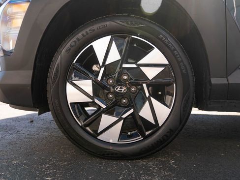 Used 2025 Hyundai Kona SEL FWD image 11