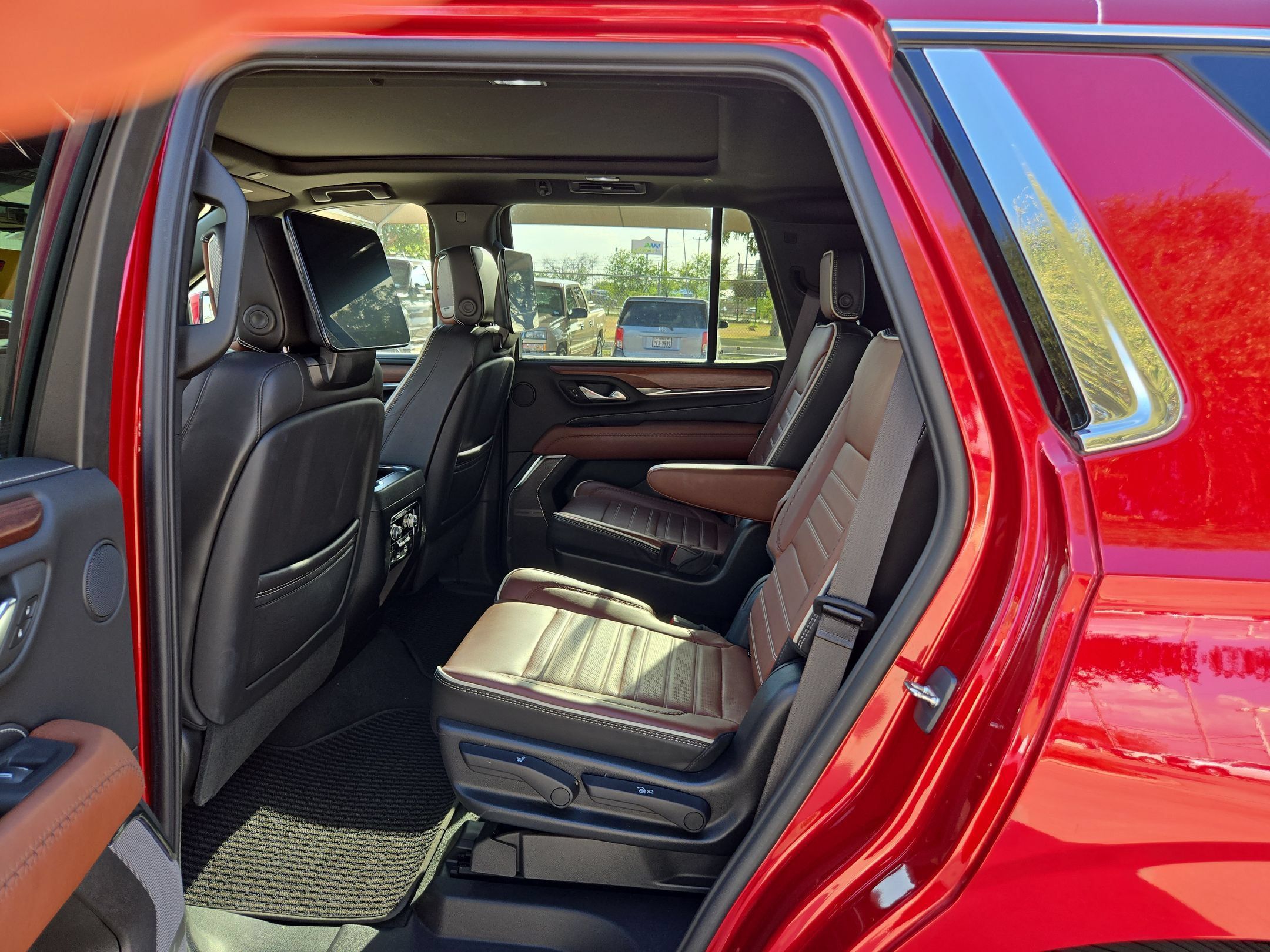 Certified 2023 GMC Yukon Denali Ultimate AWD/4WD image 13