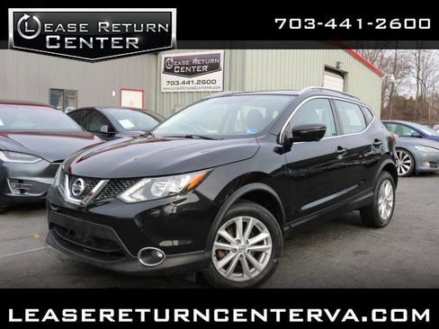 Used 2017 Nissan Rogue Sport SV w/ SV Premium Package image 1