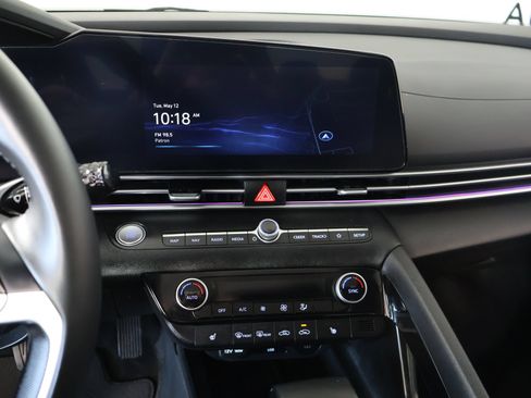 Certified 2025 Hyundai Elantra Limited FWD image 5