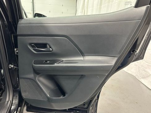Used 2025 Nissan Kicks S AWD/4WD image 44