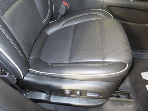 Used 2023 Chevrolet Traverse Premier AWD/4WD image 26