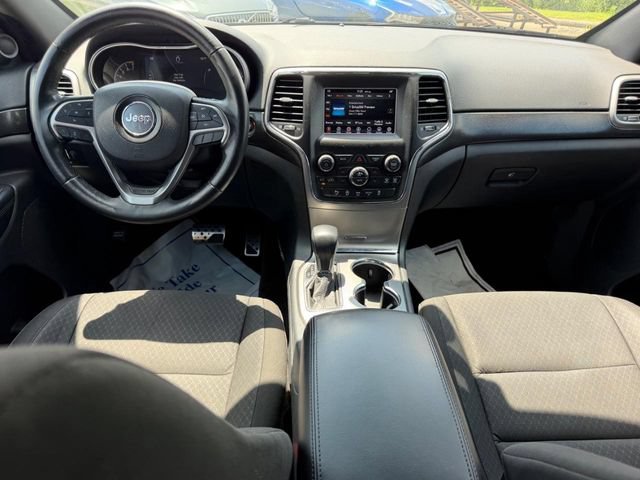 Used 2018 Jeep Grand Cherokee Laredo AWD/4WD image 8