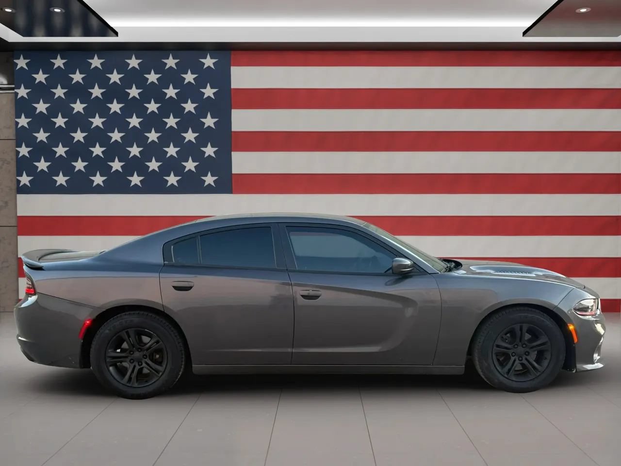 Used 2018 Dodge Charger SXT RWD image 4