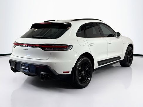 Certified 2022 Porsche Macan image 9