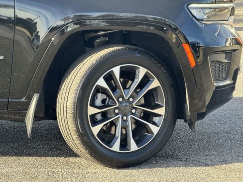 Used 2023 Jeep Grand Cherokee L Overland image 12
