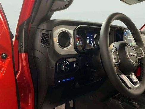 Used 2025 Jeep Wrangler Unlimited Sahara w/ Safety Group image 28