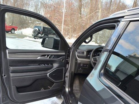 Used 2024 Jeep Wagoneer Series III image 14