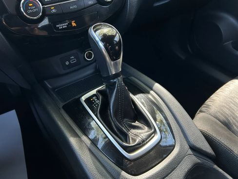 Used 2019 Nissan Rogue SV AWD/4WD image 27