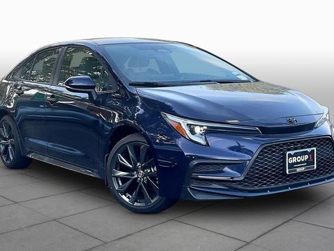 Used 2026 Toyota Corolla SE FWD image 3