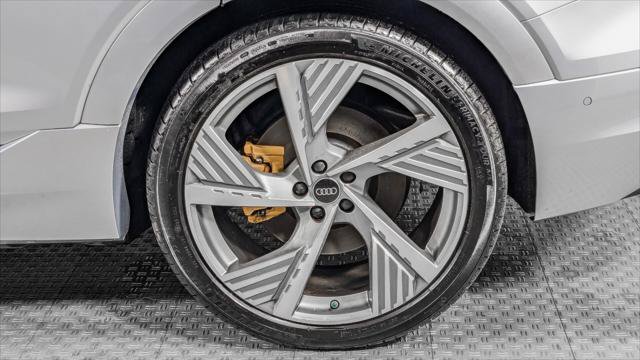 Used 2022 Audi e-tron Prestige w/ Prestige Package AWD/4WD image 34
