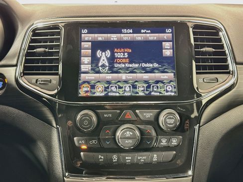 Used 2022 Jeep Grand Cherokee Laredo X AWD/4WD image 21