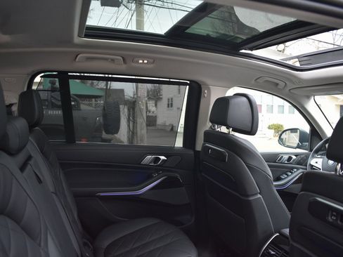 Used 2025 BMW X7 xDrive40i w/ Premium Package image 25