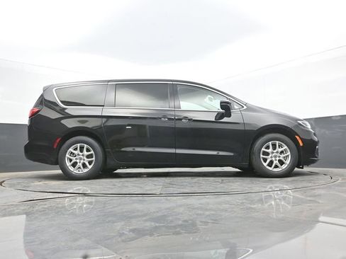 Used 2024 Chrysler Pacifica Touring-L FWD image 57