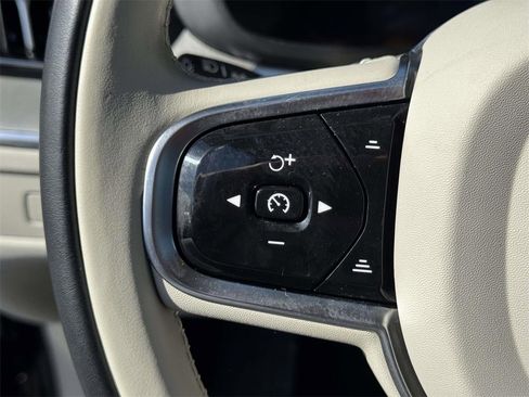Certified 2023 Volvo XC60 B5 Plus w/ Climate Package image 19