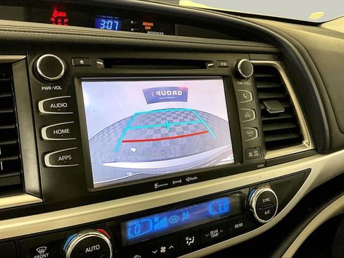 Used 2019 Toyota Highlander XLE FWD image 26