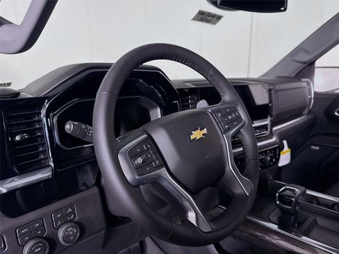 New 2026 Chevrolet Silverado 1500 LTZ w/ LTZ Premium Package AWD/4WD image 3