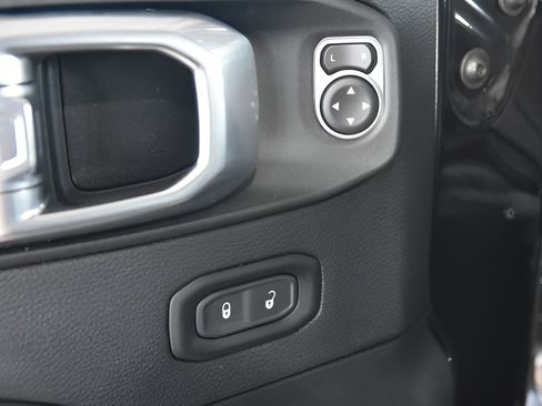 Used 2021 Jeep Wrangler Unlimited Sahara image 10