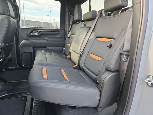 Used 2025 GMC Sierra 2500 AT4 image 28