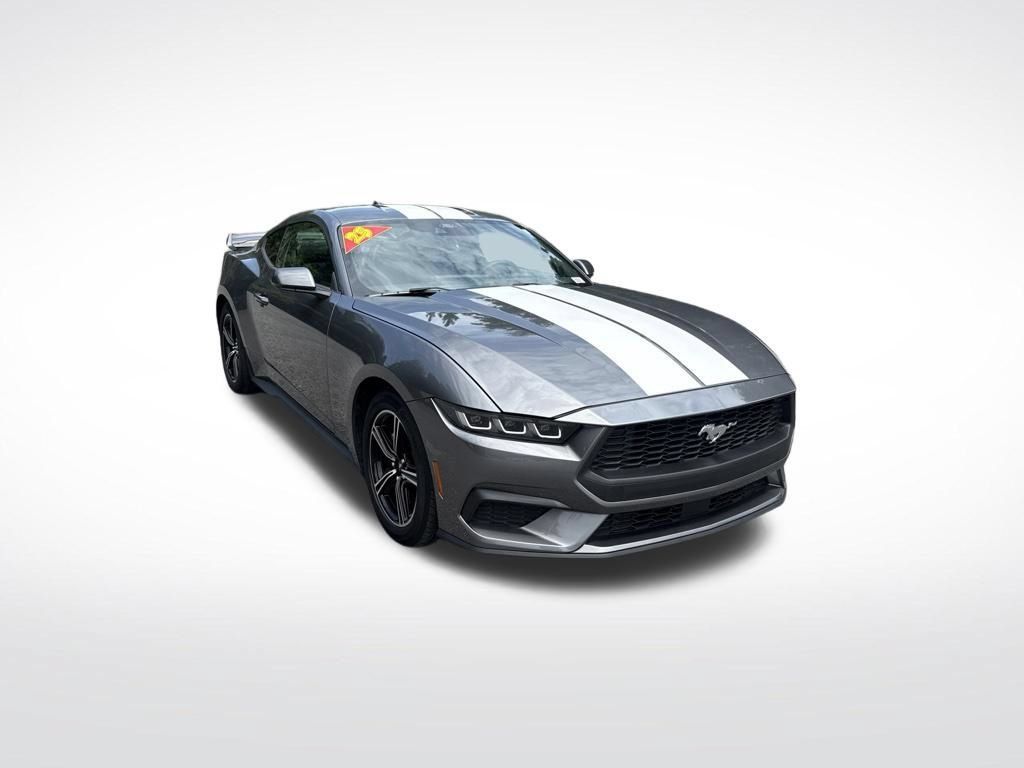 Used 2025 Ford Mustang Coupe RWD image 3