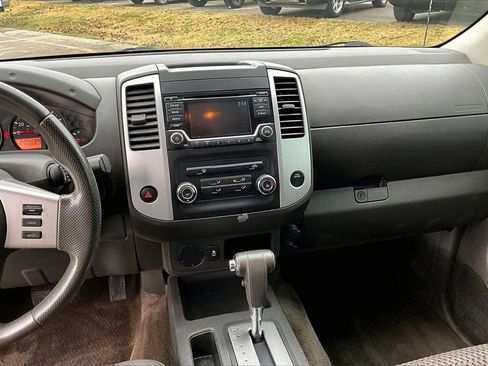Used 2015 Nissan Frontier SV image 6