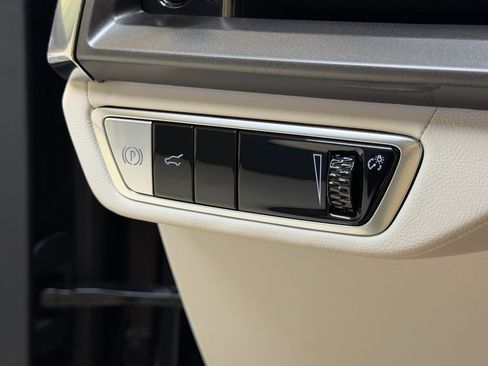 New 2026 Cadillac Vistiq Luxury AWD/4WD image 17