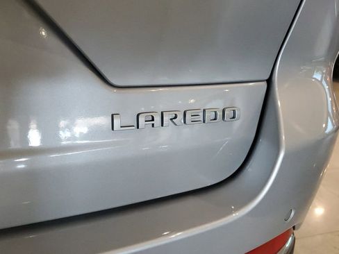 Used 2025 Jeep Grand Cherokee Laredo X image 9
