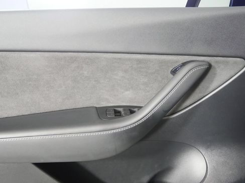 Used 2022 Tesla Model Y Long Range AWD/4WD image 8