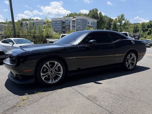 Used 2022 Dodge Challenger R/T RWD image 4