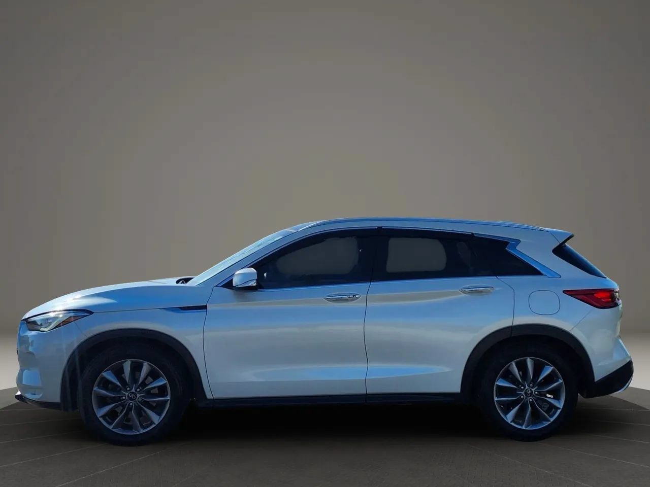 Used 2021 INFINITI QX50 Luxe AWD/4WD image 2