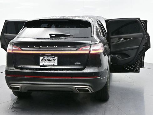 Used 2022 Lincoln Nautilus Reserve w/ Monochromatic Package AWD/4WD image 39