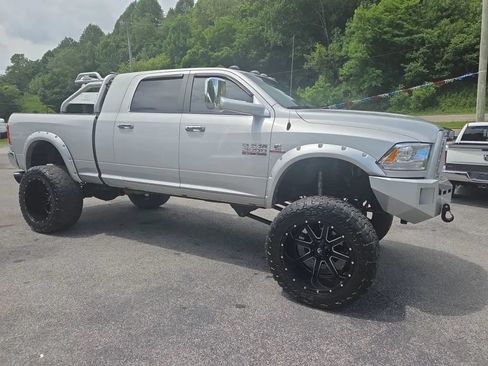 Used 2015 RAM 2500 Laramie w/ Convenience Group AWD/4WD image 4
