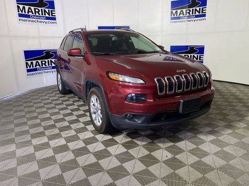 Used 2017 Jeep Cherokee Latitude w/ True North Edition AWD/4WD image 1