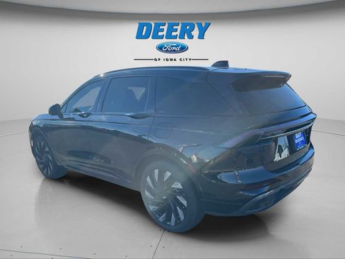 Used 2024 Lincoln Nautilus Reserve w/ Equipment Group 202A image 6