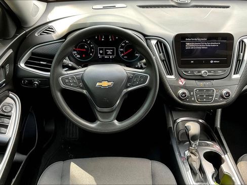 Used 2025 Chevrolet Malibu LT image 8