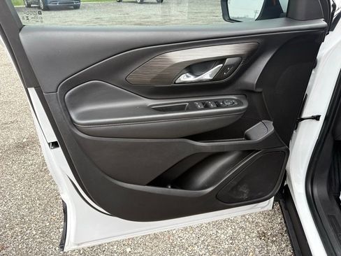 Used 2024 GMC Terrain SLE image 9