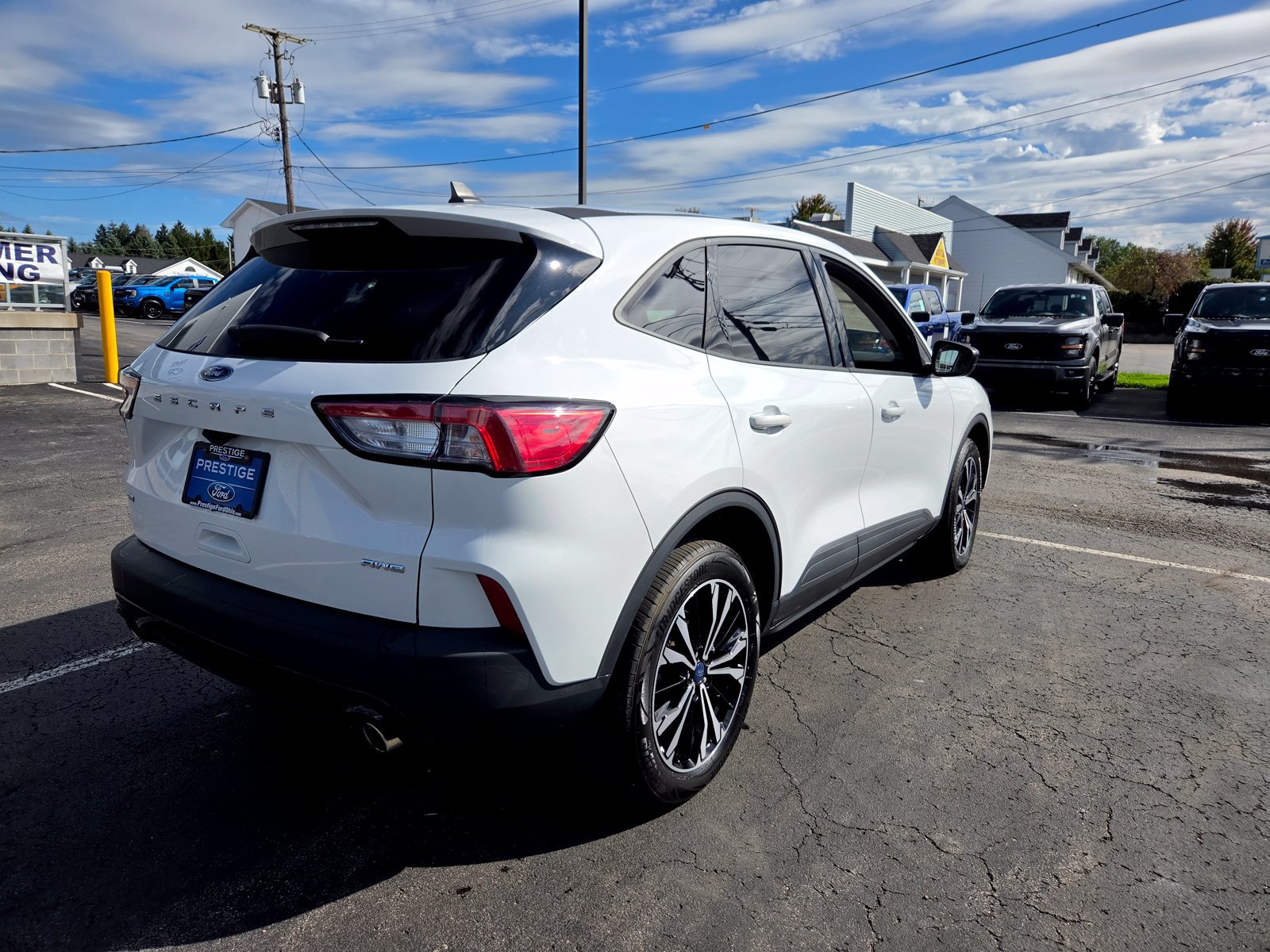 Used 2022 Ford Escape SE w/ SE Sport Appearance Package AWD/4WD image 4