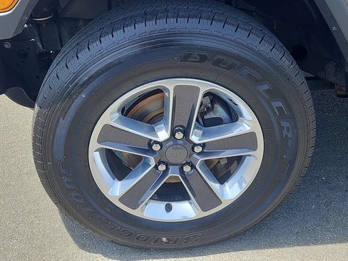 Used 2019 Jeep Wrangler Unlimited Sahara AWD/4WD image 7