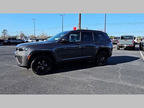 New 2026 Jeep Grand Cherokee Altitude image 22