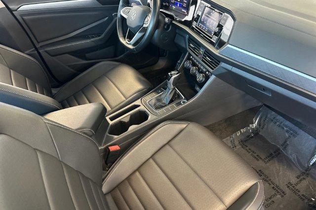Used 2024 Volkswagen Jetta SE FWD image 17