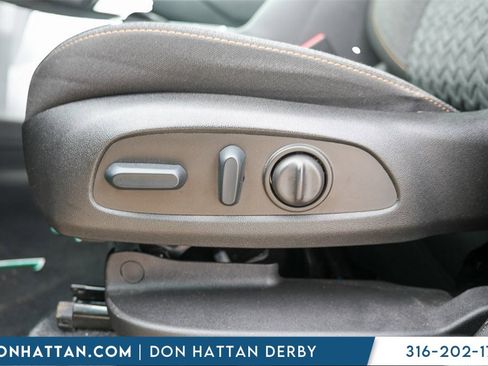 Used 2023 Chevrolet Equinox LT image 17