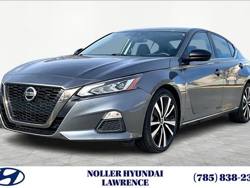 Used 2022 Nissan Altima 2.5 SR image 1