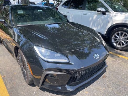 Used 2025 Toyota GR86 Premium w/ Performance Package image 2