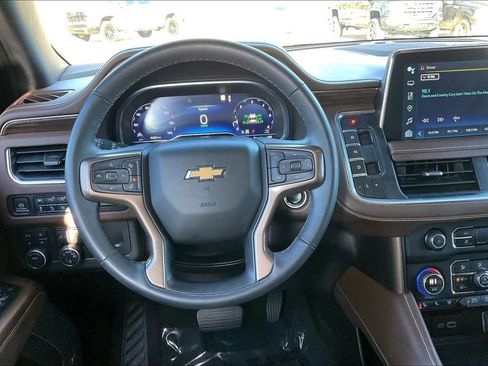 Used 2023 Chevrolet Suburban High Country image 5