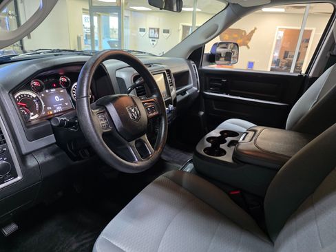 Used 2017 RAM 3500 Tradesman w/ Chrome Appearance Group image 16