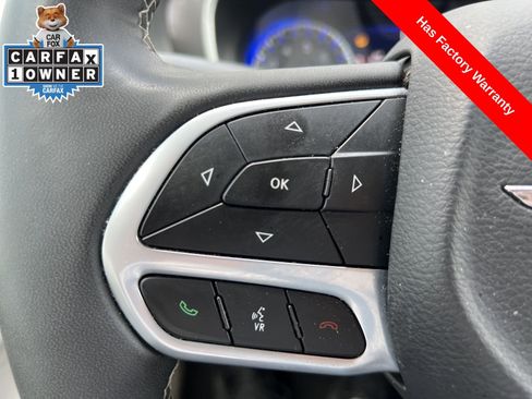 Used 2024 Chrysler Pacifica Touring-L image 11