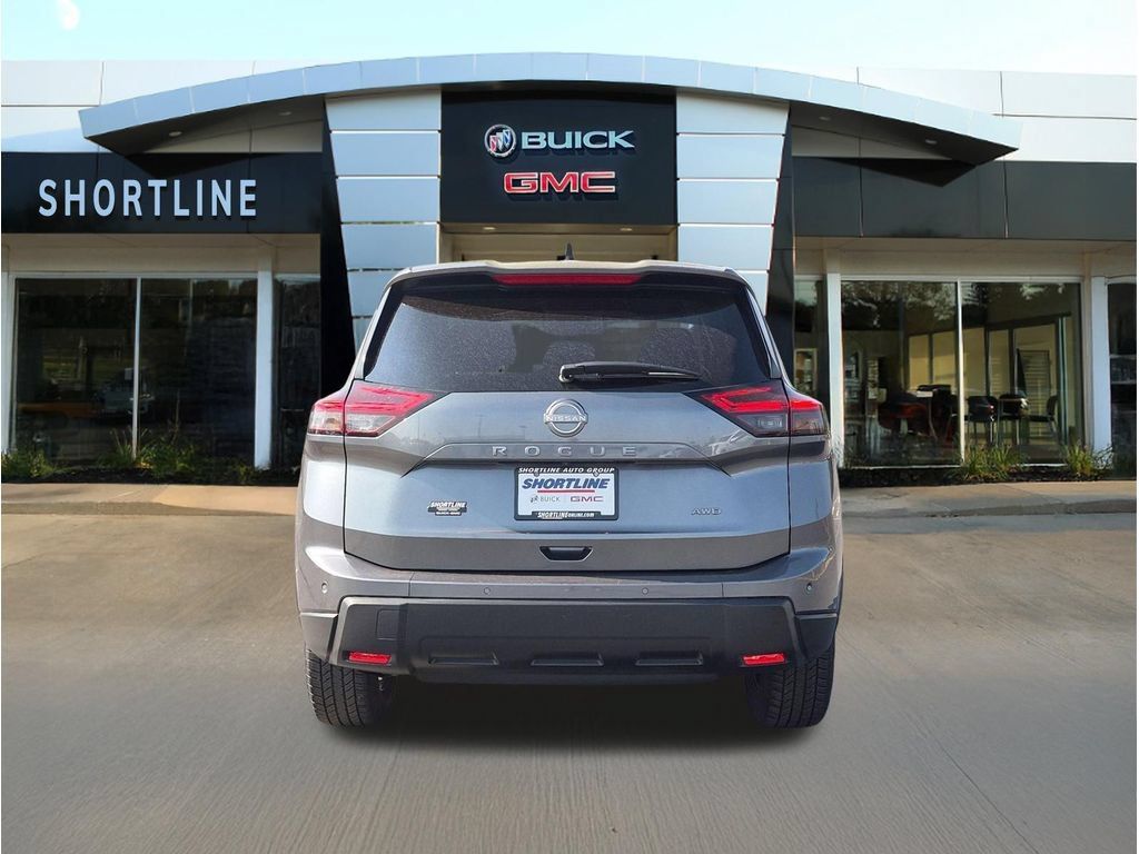 Used 2024 Nissan Rogue S AWD/4WD image 4
