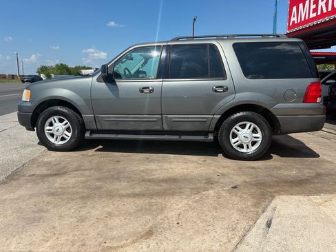 Used 2005 Ford Expedition XLT AWD/4WD image 3